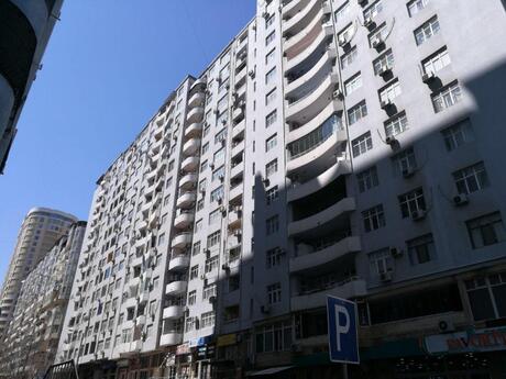 3 otaq · 123 m² · 7/18 mərtəbə, Ağ şəhər
