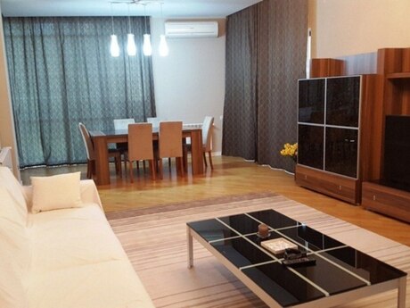 Kirayə 4 otaqlı mənzil, 200 m², 28 May: 200 ₼/ay 3