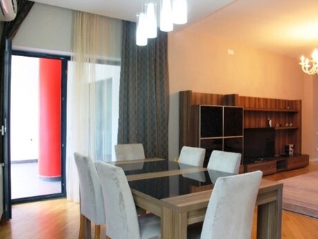 Kirayə 4 otaqlı mənzil, 200 m², 28 May: 200 ₼/ay 5