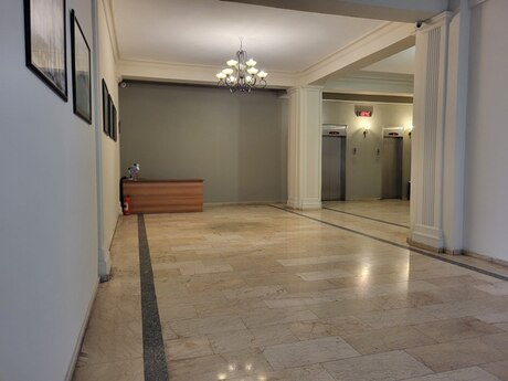 Kirayə 4 otaqlı mənzil, 200 m², 28 May: 200 ₼/ay 2