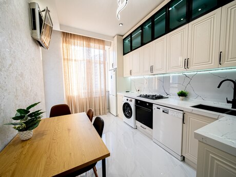 3 otaqlı mənzil, 107 m², 8 Noyabr: 379 000 ₼ 3