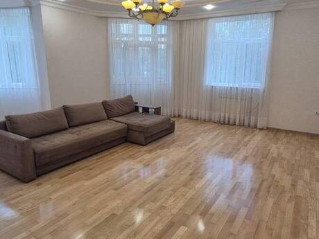 Аренда: 2-комнатная квартира, 111 м², 28 May: 900 ₼/мес 2