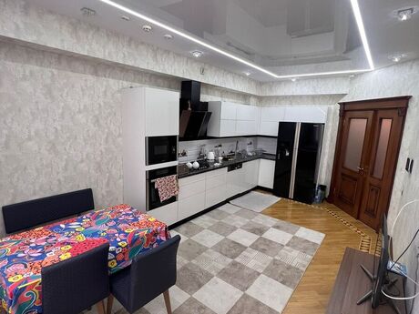 4-комнатная квартира, 200 м², 28 May: 615 000 ₼ 4
