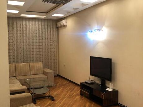 Kirayə 3 otaqlı mənzil, 130 m², Nizami: 1 200 ₼/ay 2