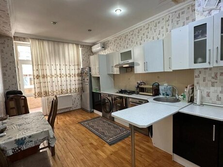 3-room apartment for rent, 150 m², 8 Noyabr: 1 000 ₼/mo 5