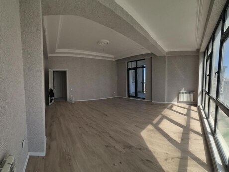 4 otaqlı mənzil, 140 m², İnşaatçılar: 340 000 ₼ 2