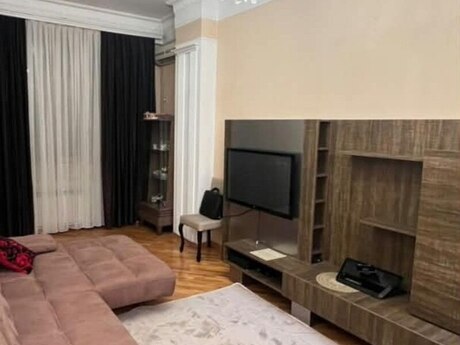 Kirayə 2 otaqlı mənzil, 70 m², 28 May: 1 000 ₼/ay 2