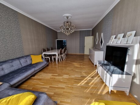 2-room apartment for rent, 95 m², Badamdar: 800 ₼/mo 2