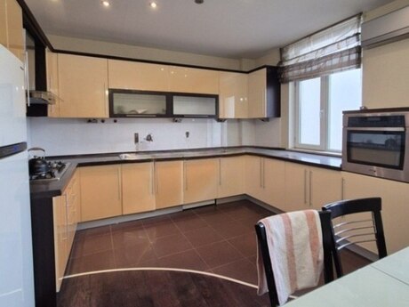 4-room apartment, 160 m², İnşaatçılar: 370 000 ₼ 2