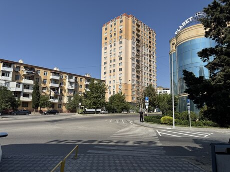 3 Qara Qarayev