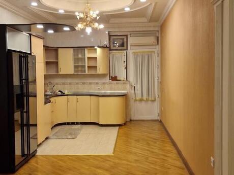 3 otaqlı mənzil, 129 m², 8 Noyabr: 358 000 ₼ 2