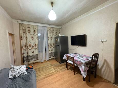 Объявление №6453292 - Баку, м. Халглар Достлугу, 2-комн., 40 м², 3/5 этаж