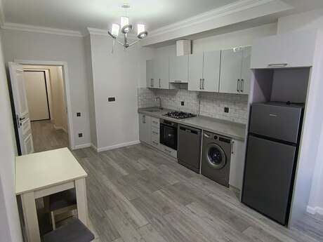 Kirayə 3 otaqlı mənzil, 100 m², 28 May: 1 300 ₼/ay 3