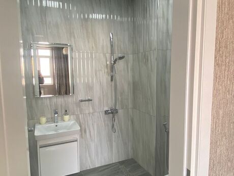 Kirayə 4 otaqlı mənzil, 200 m², Nizami: 2 000 ₼/ay 5