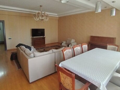 Kirayə 4 otaqlı mənzil, 170 m², Nizami: 1 700 ₼/ay 2