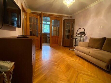 Объявление №6453865 - Баку, м. Элмляр Академиясы, 2-комн., 40 м², 3/5 этаж