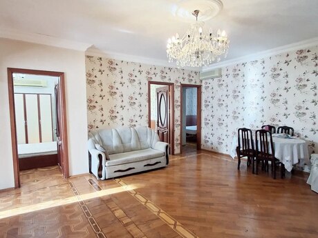 3 rooms · 102 m² · floor 10/12, 28 May