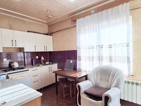 3 otaqlı mənzil, 102 m², 28 May: 300 000 ₼ 2