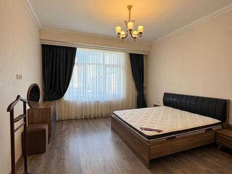 Аренда: 4-комнатная квартира, 180 м², Ağ şəhər: 2 500 ₼/мес 4