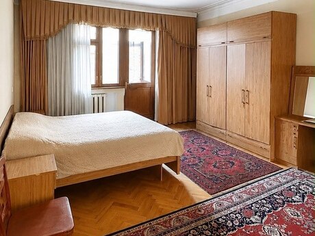 Продаётся 3-комнатная квартира в старом фонде, Qara Qarayev, 135 м², 310 000 AZN, фото 3 / 12