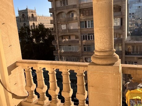 Kirayə 3 otaqlı mənzil, 99 m², 28 May: 1 300 ₼/ay 3