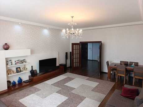 4 otaq · 136 m² · 18/22 mərtəbə, İnşaatçılar