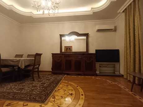 Elan №6454433 - Bakı, 28 May m., 3 otaqlı, 135 m², 2/4 mərtəbə
