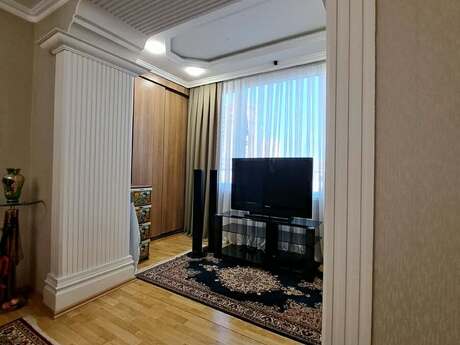 Аренда: 3-комнатная квартира, 70 м², Elmlər Akademiyası: 800 ₼/мес 4