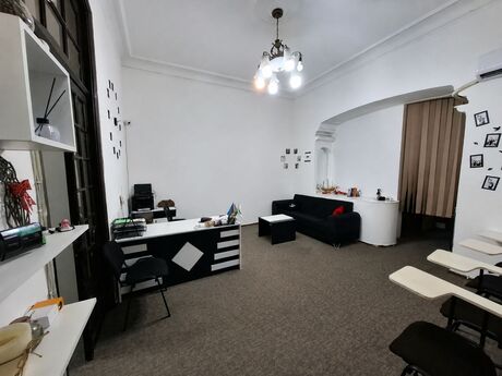 5 otaqlı mənzil, 190 m², 28 May: 585 000 ₼ 3