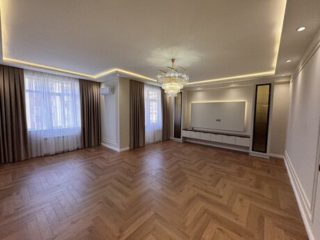 4 otaq · 135 m² · 8/12 mərtəbə, İnşaatçılar