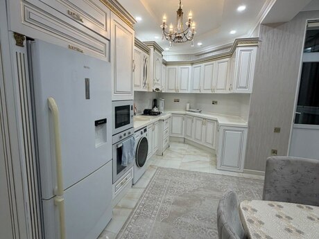 3 otaqlı mənzil, 150 m², İnşaatçılar: 480 000 ₼ 2