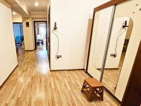 3 otaqlı mənzil, 127 m², İnşaatçılar: 240 000 ₼ 5