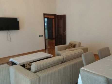 Kirayə 3 otaqlı mənzil, 131 m², 8 Noyabr: 1 000 ₼/ay 2