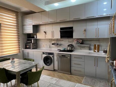 Kirayə 4 otaqlı mənzil, 145 m², Nizami: 2 000 ₼/ay 3