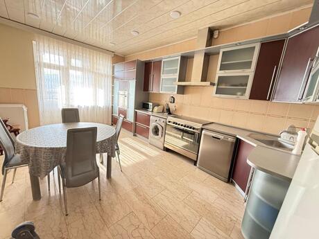 Kirayə 4 otaqlı mənzil, 200 m², Nizami: 1 500 ₼/ay 4