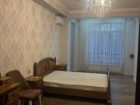 3-room apartment for rent, 105 m², 8-ci mikrorayon: 1 000 ₼/mo 3