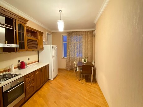 Elan №6455617 - Bakı, Nizami m., 3 otaqlı, 129 m², 9/16 mərtəbə