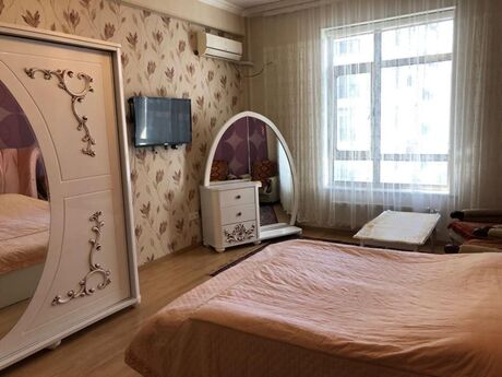 Аренда: 1-комнатная квартира, 70 м², Elmlər Akademiyası: 990 ₼/мес 2
