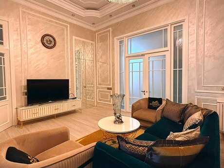 Elan №6455931 - Bakı, 28 May m., 3 otaqlı, 120 m², 3/4 mərtəbə