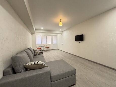 Elan №6455961 - Bakı, Gənclik m., 2 otaqlı, 90 m², 2/10 mərtəbə