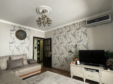 2 otaq · 43 m² · 5/5 mərtəbə, Neftçilər
