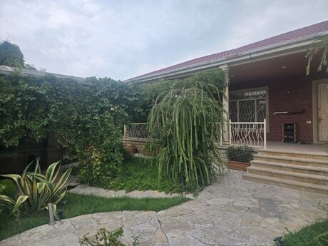 5 otaqlı həyət evi, 200 m², Novxanı: 550 000 ₼ 2