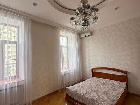 Объявление №6456687 - Баку, м. Ичеришехер, 3-комн., 100 м², 3/3 этаж