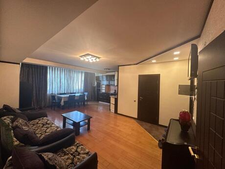 Elan №6456699 - Bakı, 28 May m., 3 otaqlı, 90 m², 4/9 mərtəbə