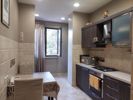 3-room apartment for rent, 75 m², 28 May: 1 200 ₼/mo 5
