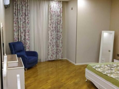 Kirayə 3 otaqlı mənzil, 130 m², Şah İsmayıl Xətai: 1 300 ₼/ay 4