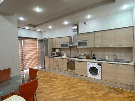 Kirayə 3 otaqlı mənzil, 120 m², 28 May: 1 300 ₼/ay 5