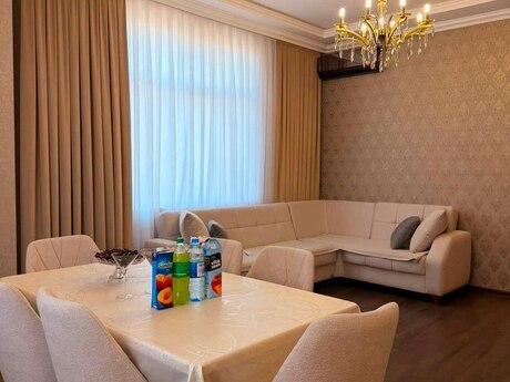 Kirayə 2 otaqlı mənzil, 70 m², Bakıxanov: 900 ₼/ay 2