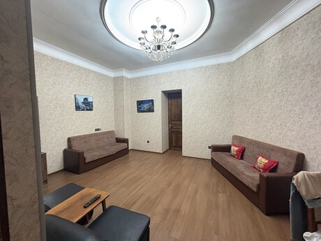 2 otaq · 60 m² · 2/4 mərtəbə, 28 May