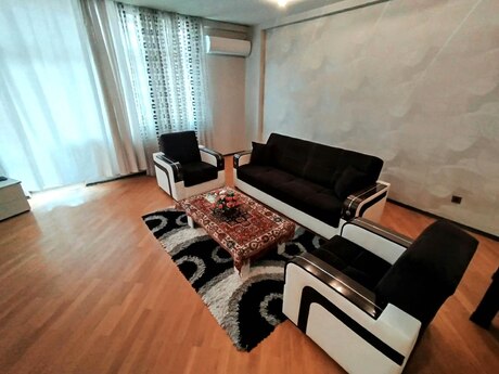 Kirayə 3 otaqlı mənzil, 130 m², 28 May: 1 400 ₼/ay 3